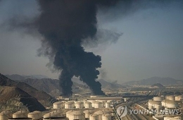 '호르무즈 우회' UAE 석유 수출항 피격 하루 만에 재가동