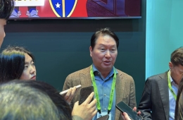 최태원 "D램 가격 안정화 방안 곧 발표…美 ADR 상장 검토 중"