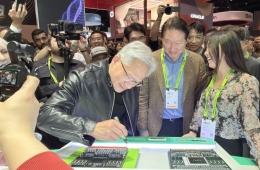 GTC 첫 방문 최태원 회장, 젠슨 황과 HBM4 싸인…'굳건한 동맹'