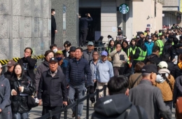 BTS 공연 광화문 보안에 '식칼·과도' 걸렸다...소지자 누구?