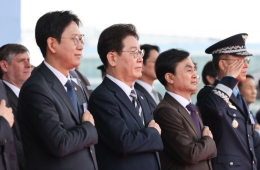 李대통령 "KF-21은 자주국방 결실…방산 4대 강국 도약 발판"