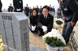 서해수호의 날 '北' 언급 없었다…이 대통령 "평화·번영 터전으로"