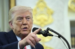 트럼프 "나토는 종이호랑이"…탈퇴 검토 시사