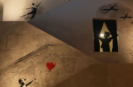 "돈은 불편해"…뒤늦게 알려졌다, 너무 유명한 억만장자의 '단돈 21만원' 결혼