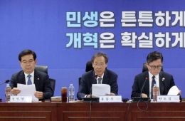 당정 "쓰레기 종량제 봉투 수급 문제 없어…차량 2·5부제, 보험료 인하 검토" 