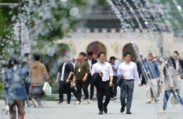 임금 근로자 5명 중 1명 월 200만원 못 받아