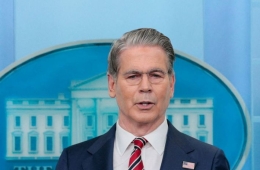 美, 러시아산 원유 판매 한달 더 허용