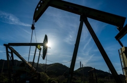 국제유가 4거래일 연속 급등하는데…트럼프 "서두르지 마라"