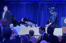 "트럼프 만찬장에 총격…당국, 용의자 체포"