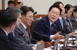 李 "빚 20배 늘어도 콩나물 팔아 갚는 게 맞느냐"…배드뱅크 '상록수' 질타