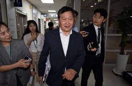 Samsung Faces General Strike Standoff... Central Labor Relations Commission Chairman Park Sookeun Says "Gap Remains on Two Key Issues"