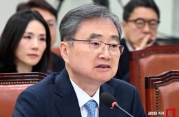 赵炫“一艘韩国油轮正与伊朗协商后驶离霍尔木兹”