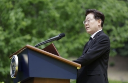 李대통령 "盧 못다 이룬 꿈 완수…기득권 반발 두려워 않고 개혁 추진"