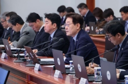 李在明总统：“宇宙航天是经济与安保新支点” 呼吁培育南部宇宙航天带 (综合)