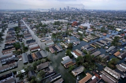 "Pack Your Bags Now"...A City of 360,000 Faces Disappearance, The Crisis of New Orleans