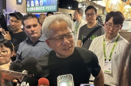 젠슨 황 엔비디아 CEO, 김포공항 도착…7개월만에 방한