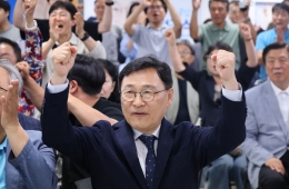 进步派教育监有望大批当选……出口民调显示进步派领先9地、保守派3地，4地胶着
