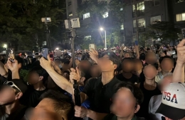 '부정선거' 외치며 투표소 봉쇄된 잠실 7동 주민 대치