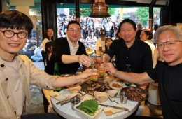 젠슨 황, 홍대 삼겹살 식당 도착…최태원·구광모·이해진 회동