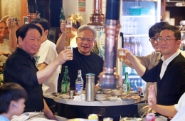 Jensen Huang“五花肉烧酒聚会”由Naver买单……向市民分发“HBM Chips”