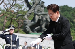 李대통령 "친일 반민족 행위자 부당 재산, 조사·환수"