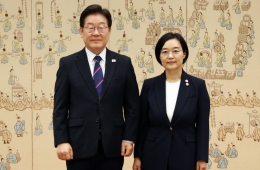 총리 후보자에 한성숙 중기부 장관…"네이버 출신 잘나가네"