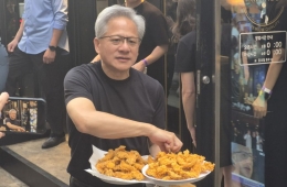 젠슨 황 "AI시대 통신 네트워크 재창조…韓 통신사와 협력"