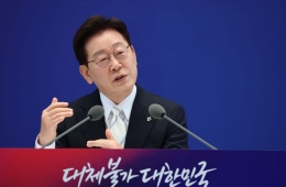 李대통령 "초격차 산업강국에 대대적 투자"…보유세 인상도 시사