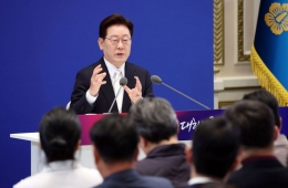 Pressures Real Estate, Lifts Stocks, Calms Exchange Rate...Signals Sent by President Lee