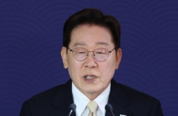 지지율 급락에 사과한 李대통령 "국민께 죄송"…청와대도 '낮은 자세·경청' 약속