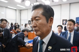 정청래, 민주당 당대표직 사퇴…연임 도전 수순 