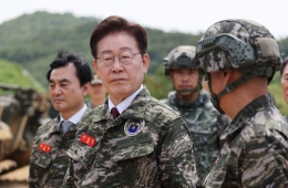 Lee Observes Successful Hypersonic Glide Vehicle Test Launch; Cheong Wa Dae: "Means to Strike Key Targets on Korean Peninsula"