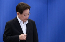 李대통령 "호르무즈 해협 남은 배 3척, 주말 안에 빠져나올 것"