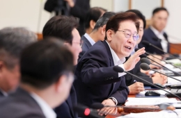 李대통령 "수십조 숨은 카드·멤버십 등 포인트, 지역화폐 전환 검토하라"