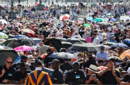 "Why Did East Asians Use Parasols?" Now, Panic Buying of Chinese Products in Europe