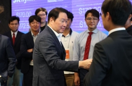 SK하이닉스, 나스닥 시초가 170달러 "메모리 부족 2030년까지"