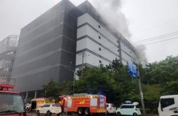 Fire at Coupang Logistics Center in Incheon… Firefighting Efforts Ongoing for 5 Hours