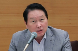 최태원 "내년 반도체 확보 전쟁 '아비규환'…칩 가격 낮춰야"
