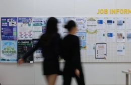 AI·경력직 선호에 밀린 청년들…대졸 실업 5년 만에 최대