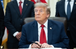 Trump：“正与伊朗认真对话，也已做好立即采取军事行动的准备”