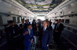 브라질 도착한 李대통령, 첫 일정으로 군 수송기 'C-390' 시찰…"국방협력의 첫 시작"