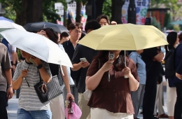 월요일도 체감 33도 무더위…동해안·영남엔 비 이어져