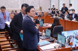  '보완수사권 폐지' 형소법 개정안, 與 주도로 법사위 통과