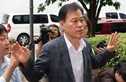 综合特别检察组传唤涉嫌介入官邸搬迁的议员Yoon Hanhong接受调查