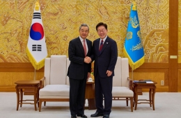 President Lee Urges Close Communication on 'Korean Peninsula Issues' in Meeting with Wang Yi of China