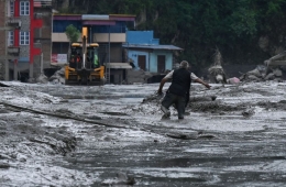 喜马拉雅泥流倾泻而下……尼泊尔洪灾359人死亡、910人失踪