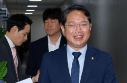 김승원 '신약 청탁' 의혹 잇단 고발…경찰 재수사 여부 주목