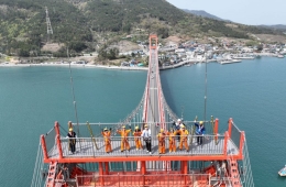 This Fall... Shall We Walk Together Over the Namhae Sea?