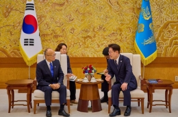 ADB 총재 만난 李대통령 "중앙아 핵심광물·에너지 협력 확대"