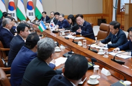 李대통령 "우즈벡은 중앙아 핵심 파트너"…'코리아데스크' 개설